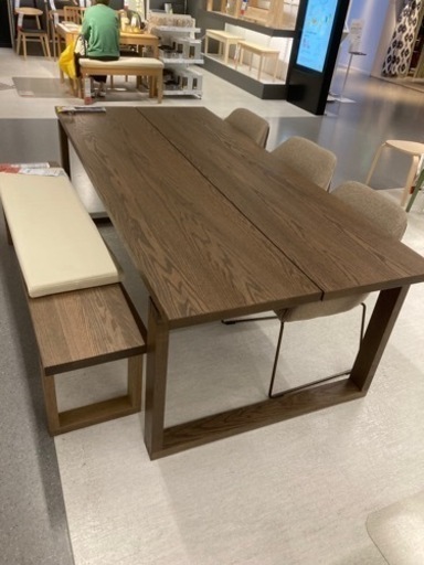 木製ダイニングテーブル　６人掛け　MÖRBYLÅNGA モールビロンガ