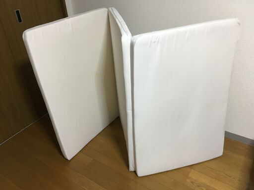 折り畳みマット、敷布団掛布団、まくら、毛布、カーテンなど一式、おまけ多数