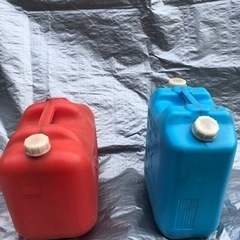 灯油入れるタンク2つセット18Lと20L受け渡し相手が決定しました！