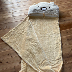 歩行器とすみっこぐらしの寝袋2点セットの画像