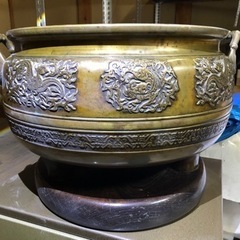 【大正レトロ】金属製火鉢　ひばち　アンティーク　骨董品　便利な五徳付き　この価格は3月末まで！の画像