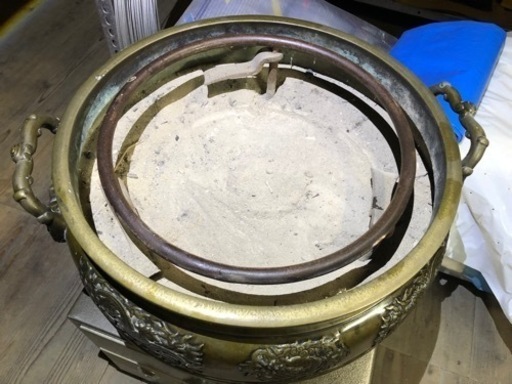 【大正レトロ】金属製火鉢　ひばち　アンティーク　骨董品　便利な五徳付き　この価格は3月末まで！