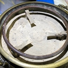 【大正レトロ】金属製火鉢　ひばち　アンティーク　骨董品　便利な五徳付き　この価格は3月末まで！の画像