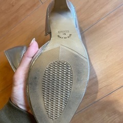 シルバーパンプス23.5cmの画像