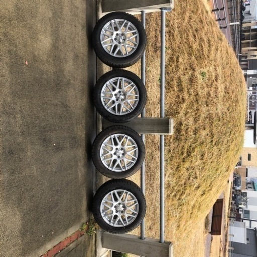 スタッドレスタイヤ ほぼ未使用