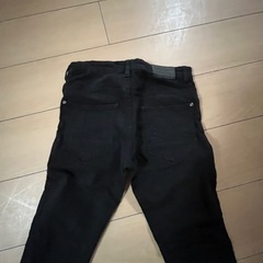 キッズH＆M黒ズボン145の画像