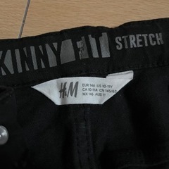 キッズH＆M黒ズボン145の画像