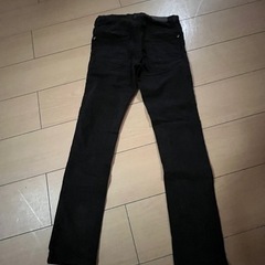 キッズH＆M黒ズボン145の画像