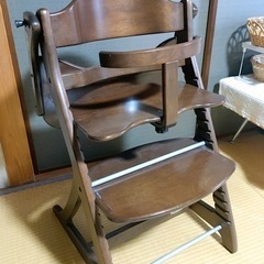 子供イス　ハイチェアの画像