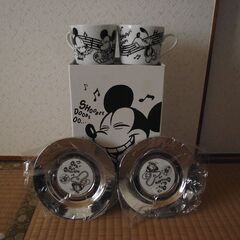 ディズニ- お皿ｘ2枚＆コップｘ2個　 ミッキ－マウス