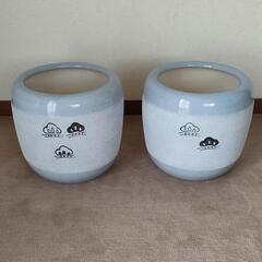 B：陶器の火鉢２個
