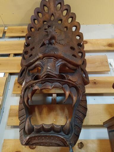 アジアンオブジェ　バリっぽい　巨大な仮面のオブジェ