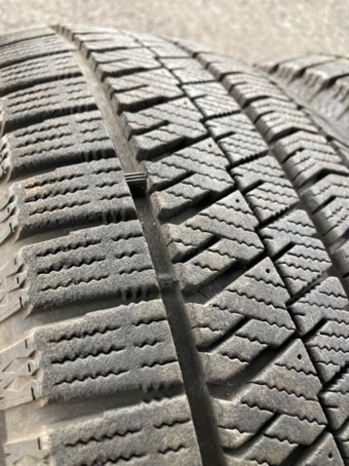 中古スタッドレスタイヤ(ブリジストンVRX2)225/60/R17