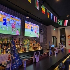 ダーツバーのホールスタッフの画像