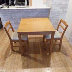 2人用ダイニングテーブルセットの画像