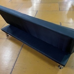 予定者あり　合成皮革のソファーベッド　訳あり　ダークグリーン色の画像