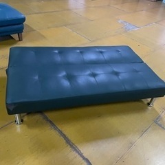 予定者あり　合成皮革のソファーベッド　訳あり　ダークグリーン色の画像