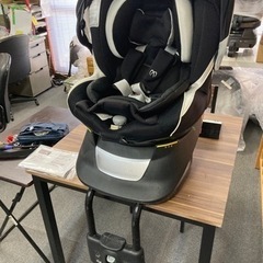 美品回転式チャイルドシートの画像