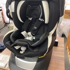 美品回転式チャイルドシートの画像