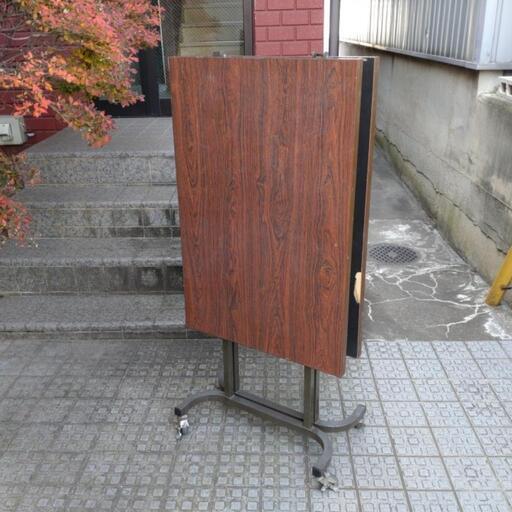 折りたたみ長机　展開時天板約50 x 180 cm