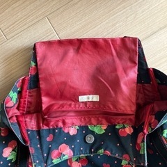 【お取引完了】丸型トートバッグ　中古　黒地チェリー柄の画像