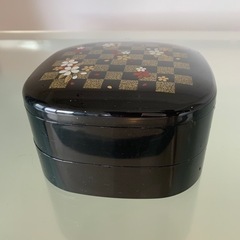 おもてなしや行楽に大活躍！オシャレ漆風重箱　2段の画像