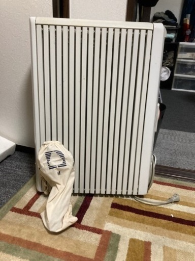 デロンギ　オイルヒーター　電気ストーブ　箱・説明書・販売証明 有り