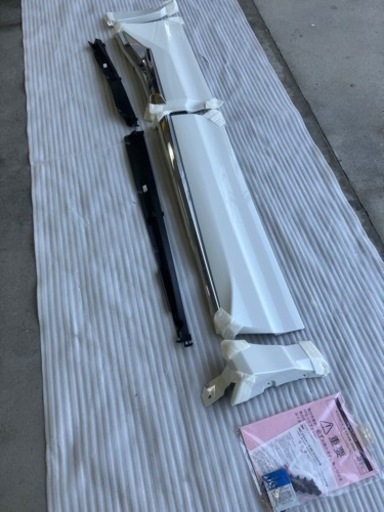 トヨタ　ハリアー　80系 モデリスタ　右サイドスカート 未使用品　カラー番号　070 パールホワイト　MXUA80 右のみ　D2611-63110