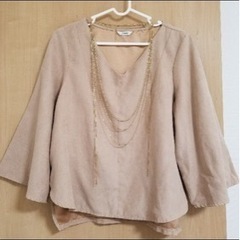 ベージュのきれいめトップス♡