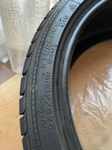スタッドレスタイヤ　245/40R19