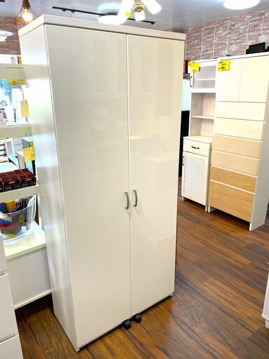 キッチンストッカー パントリー キャビネット 食品庫 食器棚 2枚扉 鏡面仕上げ ホワイト 棚板可動式　幅80cm×奥行40cm×高さ180㎝　■近隣配送無料 買取GO‼　栄和店