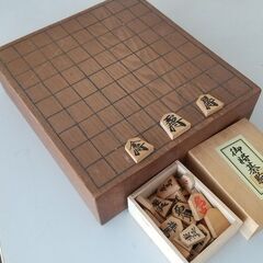 将棋セット　分厚い将棋盤です。