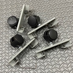 【お取引き済】石油ファンヒーター用　汎用キャスターの画像
