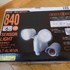 LEDセンサーライト　防犯カメラ（録画機能付）の画像