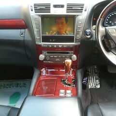 ★美車★２２年式★レクサスLS★６００ｈバージョンS-Iパッケージ★社外エアロ★社外２１AW★社外マフラー★ナビ＆TV★黒本革★サンルーフ★車検5年3月の画像