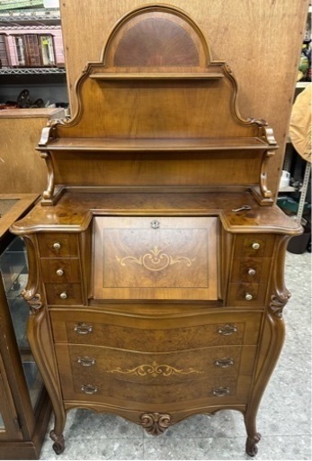 猫足がオシャレなクラシックライティングビューロー