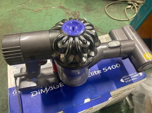 美品 ダイソン 掃除機 DC61 ハンディー dyson クリーナー 生活家電 家電 サイクロン コードレス 単身用 便利 可愛い オシャレ 激安 格安 破格 安い 特価