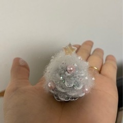 ハンドメイド　小ぶりな松ぼっくりツリー