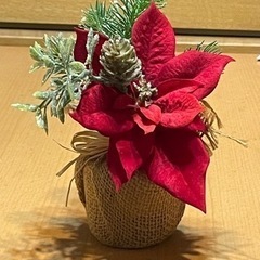 テーブルサイズのクリスマスデザインの飾りの画像