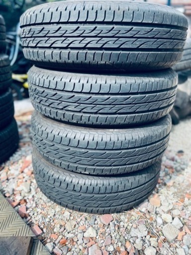 タイヤ　175/65R15