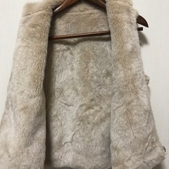 値下げ　もこもこベストの画像
