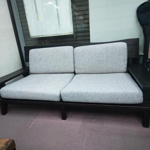 美品だと思います。確か10万くらいのソファー