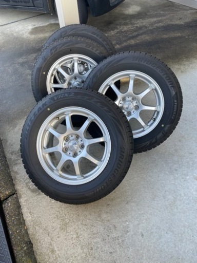 スタッドレス　プリウスなど