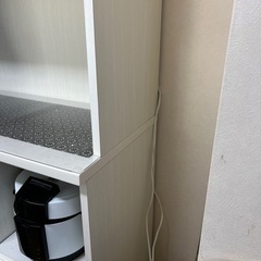新品同様の食器棚の画像