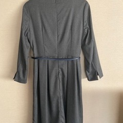 ひざ丈ワンピース（グレー）の画像