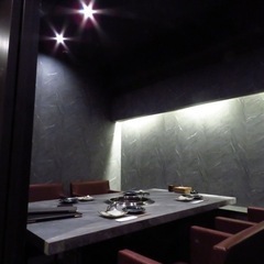 栄駅より徒歩3分　月22万円〜 完全個室の個人焼肉店　正社員募集！！の画像