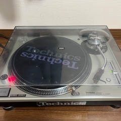 テクニクス SL-1200mk5 ターンテーブル　レコードプレーヤー。