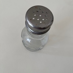 【未使用/無料】塩コショウケース（Niko and）の画像