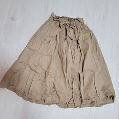 新品未使用　レトロガール　ベージュ系　スカート　Mサイズ