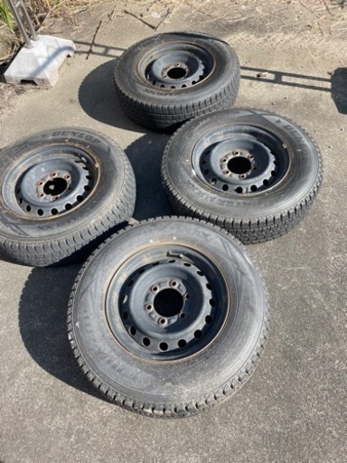 スタッドレスタイヤ　ウインターマックス　195 80R15